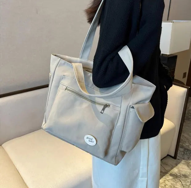 エディットキャンバストートバッグの着用画像L
