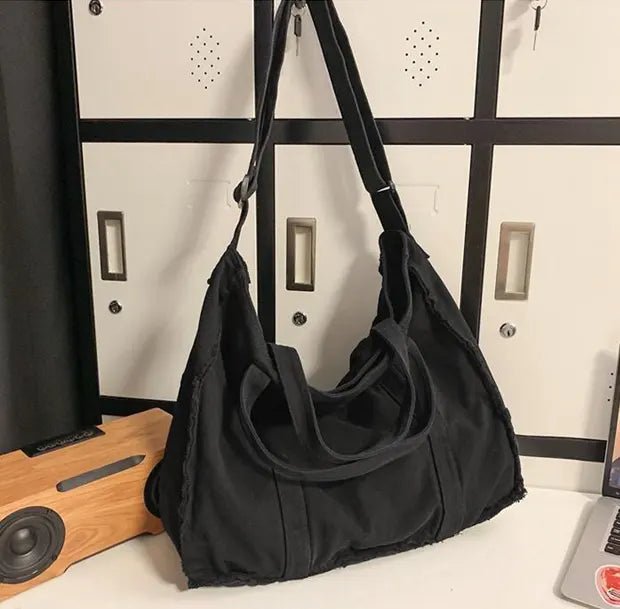 ナチュラルフリンジキャンバストートバッグのブラック