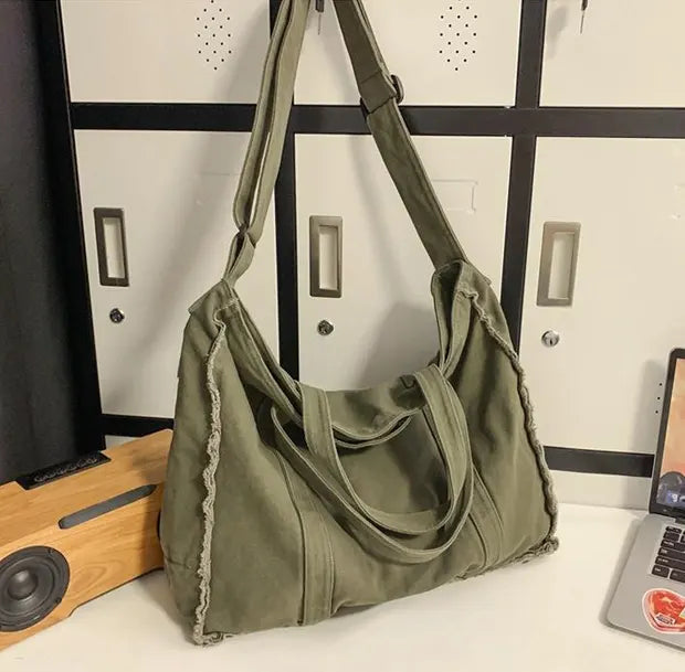 ナチュラルフリンジキャンバストートバッグのグリーン