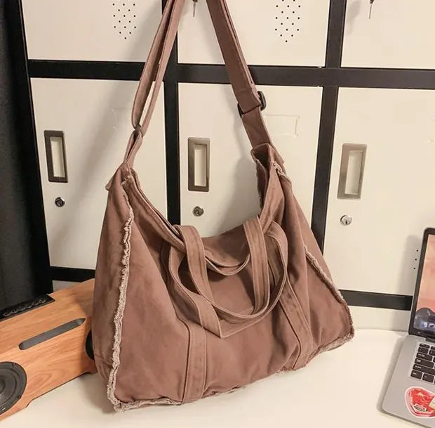 ナチュラルフリンジキャンバストートバッグのブラウン