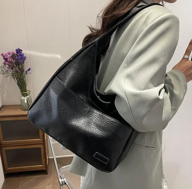 シンプルモダントートバッグのラージリザードブラック