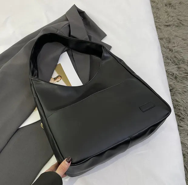 シンプルモダントートバッグのブラック